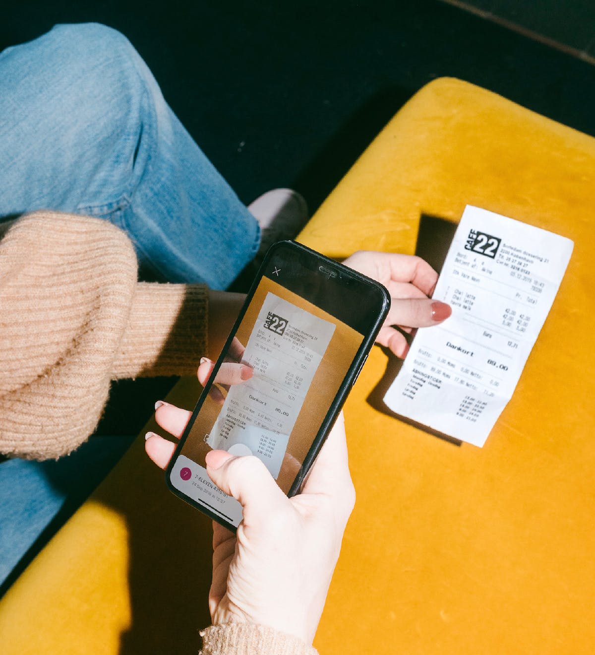 Receipt scanning with Pleo mobile app